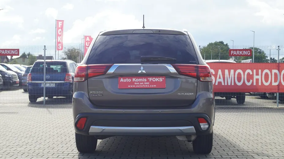 MITSUBISHI Outlander -
