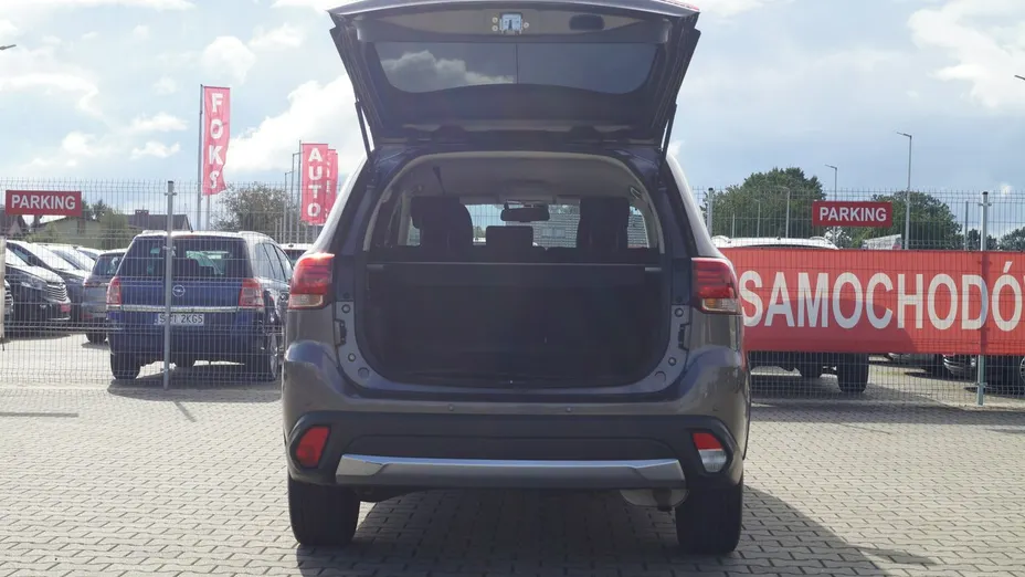 MITSUBISHI Outlander -