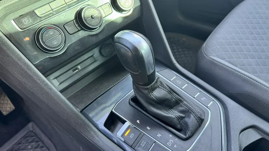 VOLKSWAGEN Tiguan -