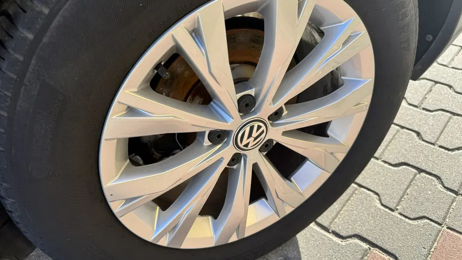 VOLKSWAGEN Tiguan -