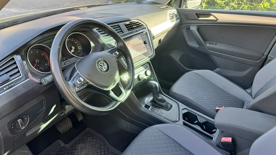 VOLKSWAGEN Tiguan -