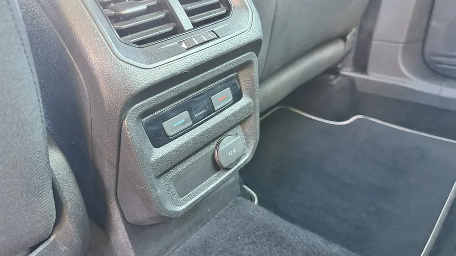 VOLKSWAGEN Tiguan -