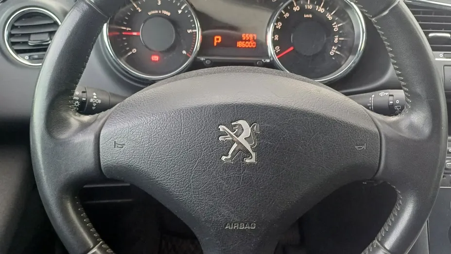 PEUGEOT 3008 -