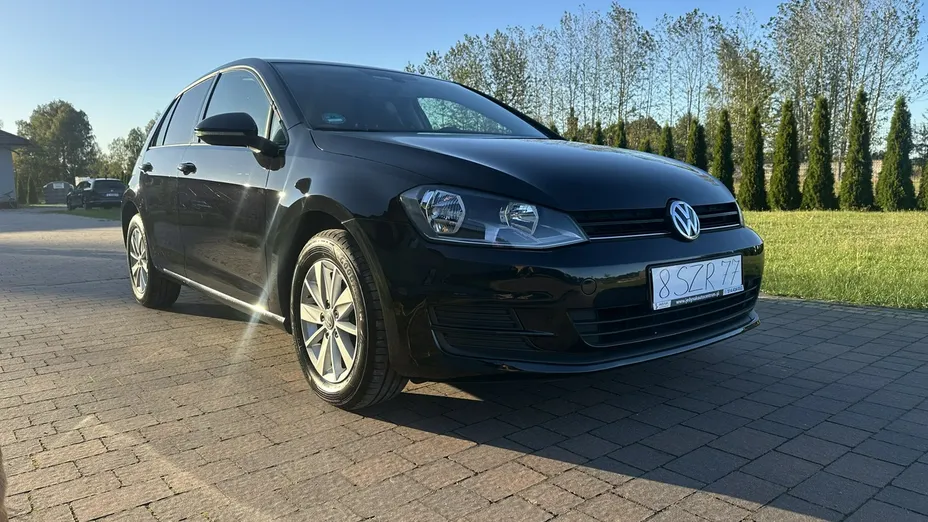 VOLKSWAGEN Golf -