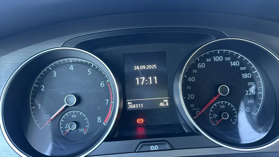 VOLKSWAGEN Golf -