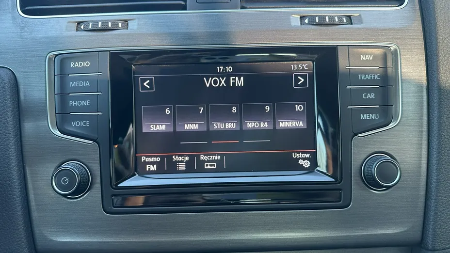 VOLKSWAGEN Golf -