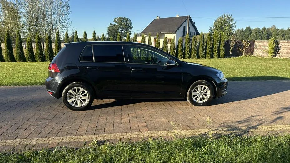 VOLKSWAGEN Golf -
