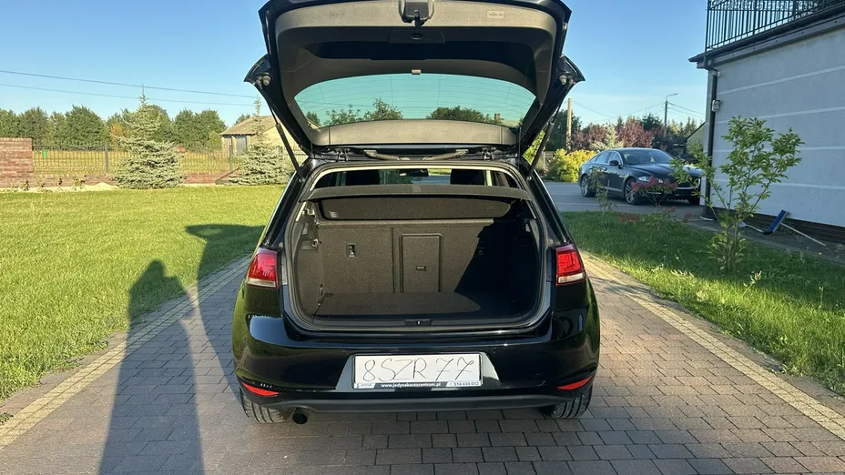 VOLKSWAGEN Golf -