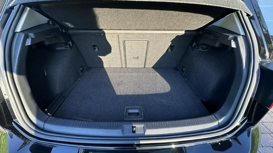 VOLKSWAGEN Golf -