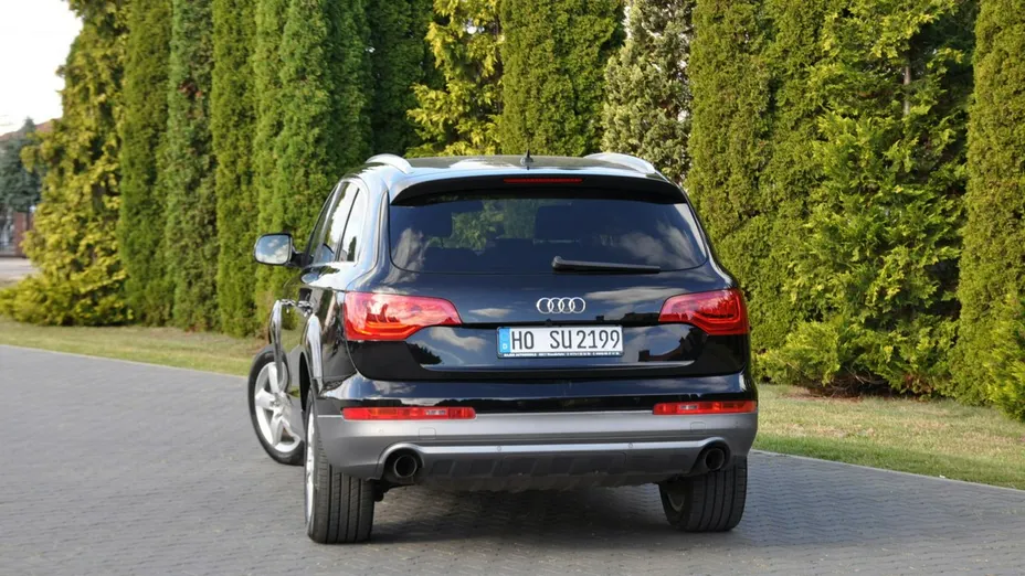 AUDI Q7 -