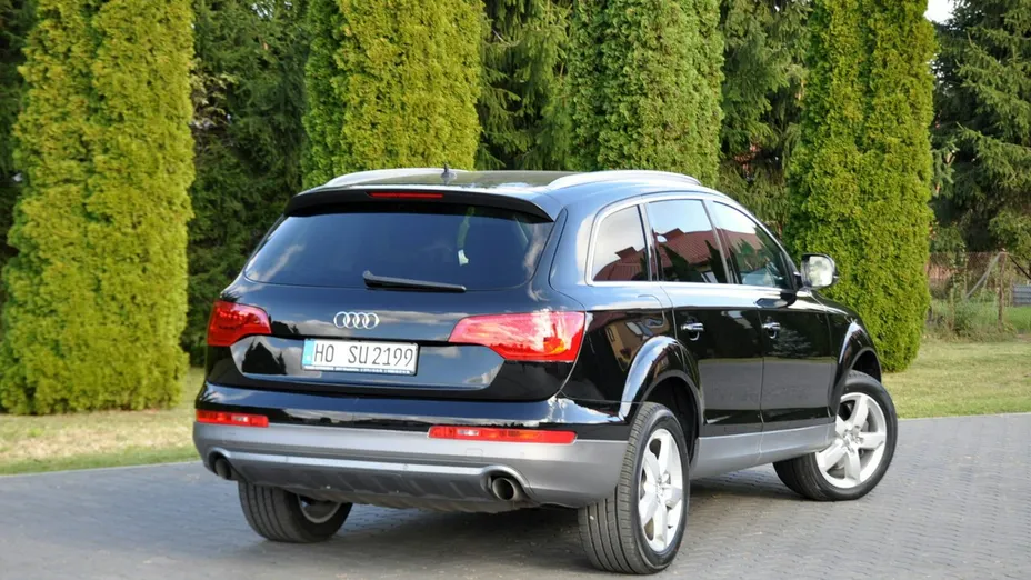 AUDI Q7 -