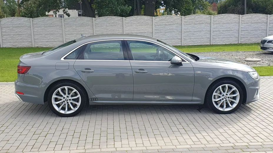 AUDI A4 -
