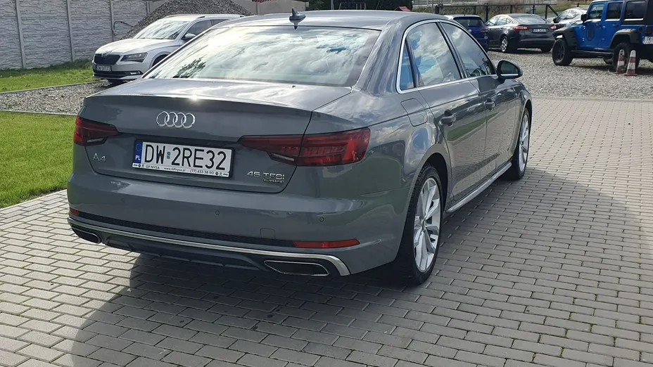 AUDI A4 -