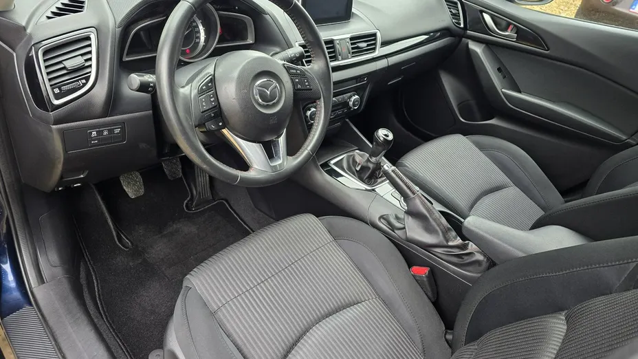MAZDA 3 -