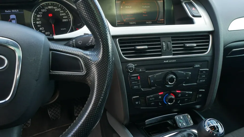 AUDI A4 -