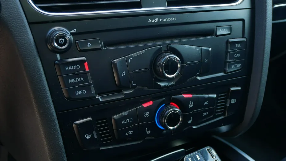 AUDI A4 -