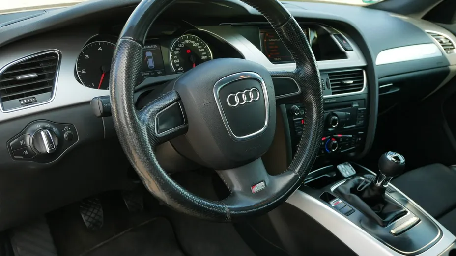 AUDI A4 -