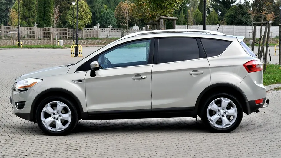 FORD Kuga -