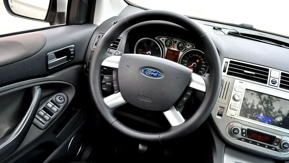 FORD Kuga -