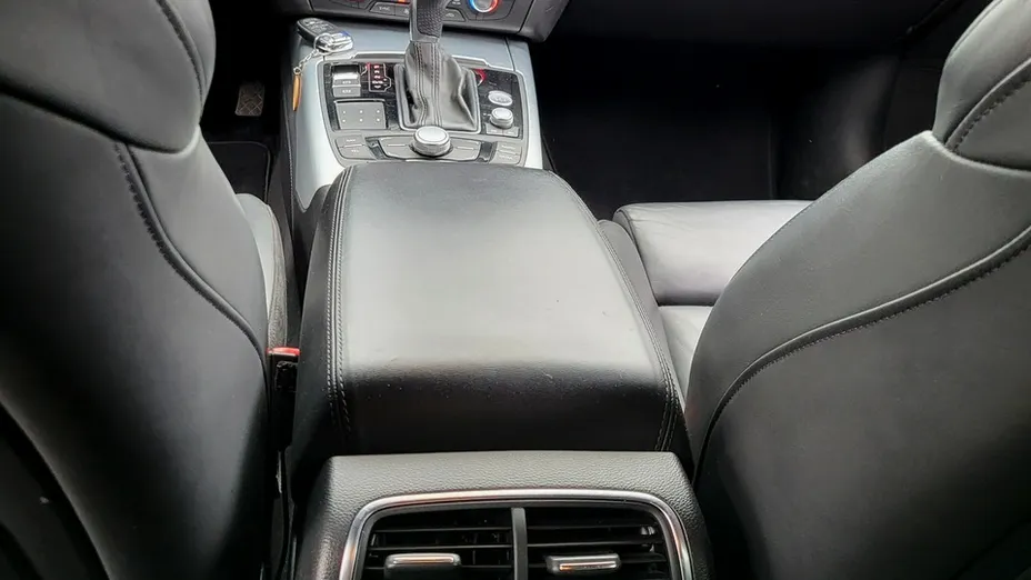 AUDI A6 -