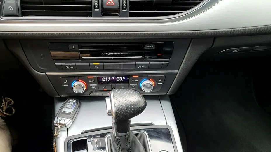 AUDI A6 -