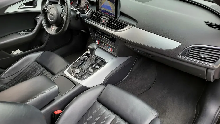 AUDI A6 -