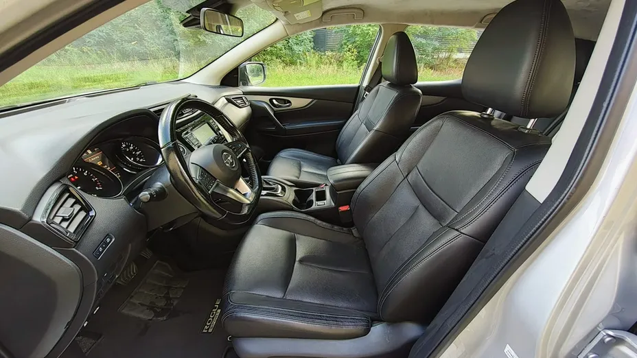 NISSAN Rogue -