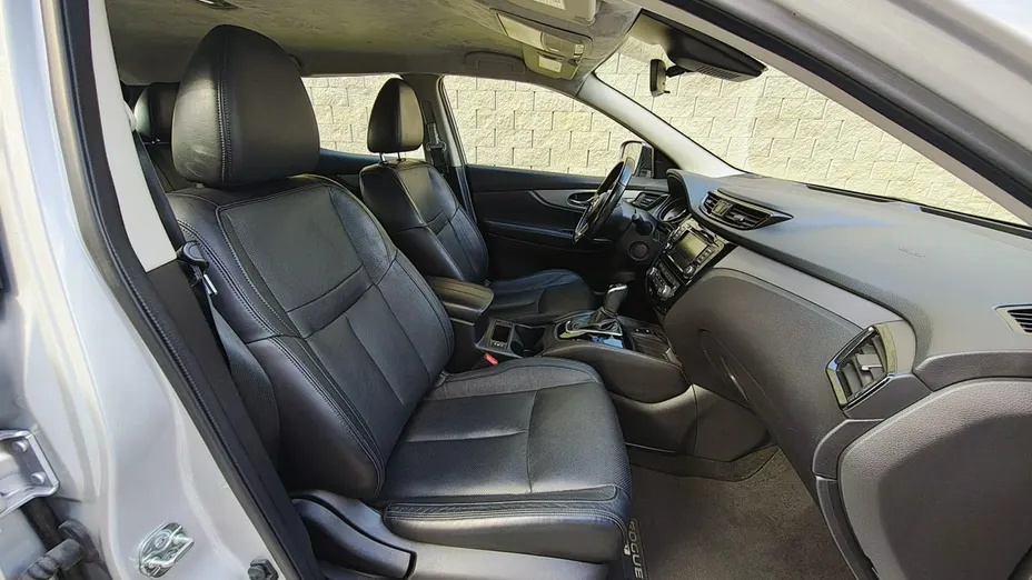 NISSAN Rogue -