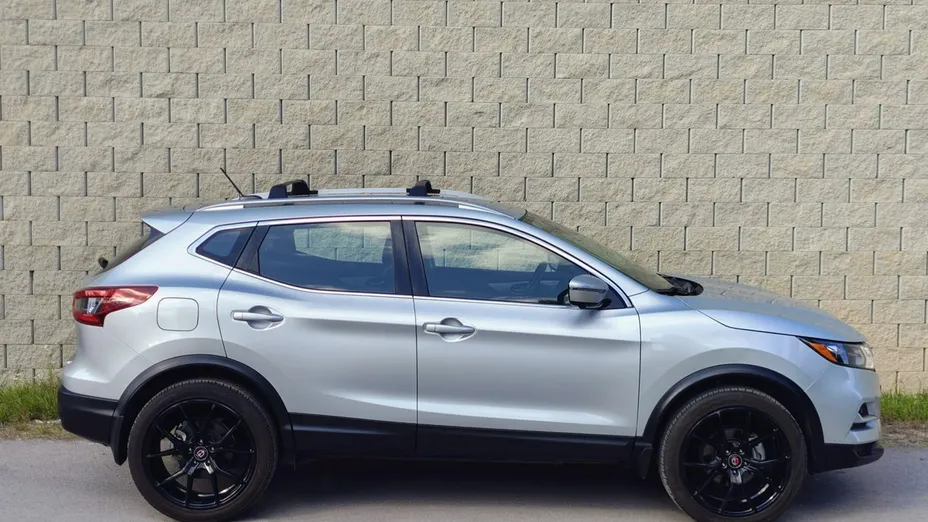 NISSAN Rogue -