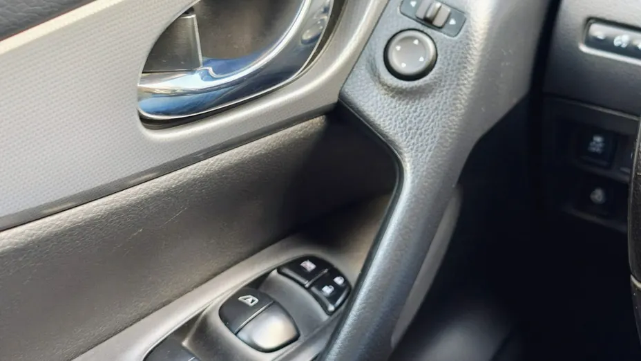 NISSAN Rogue -