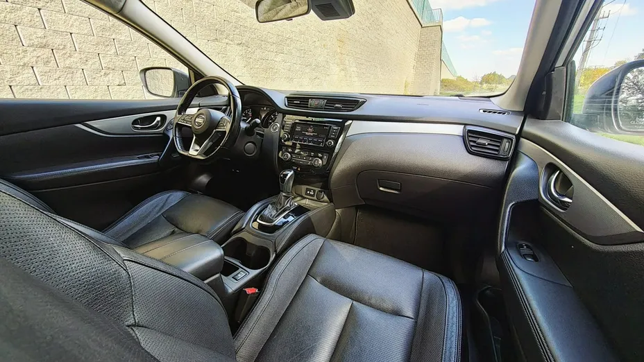 NISSAN Rogue -