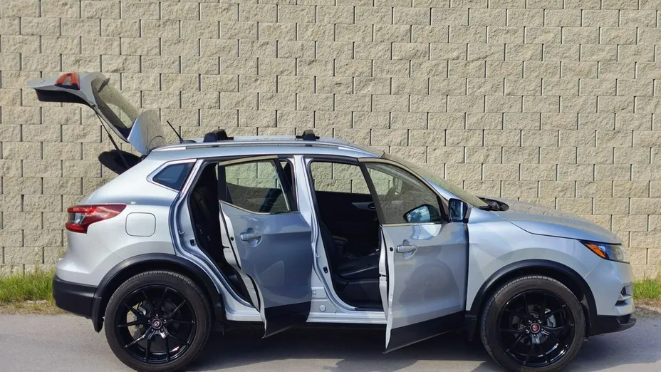 NISSAN Rogue -