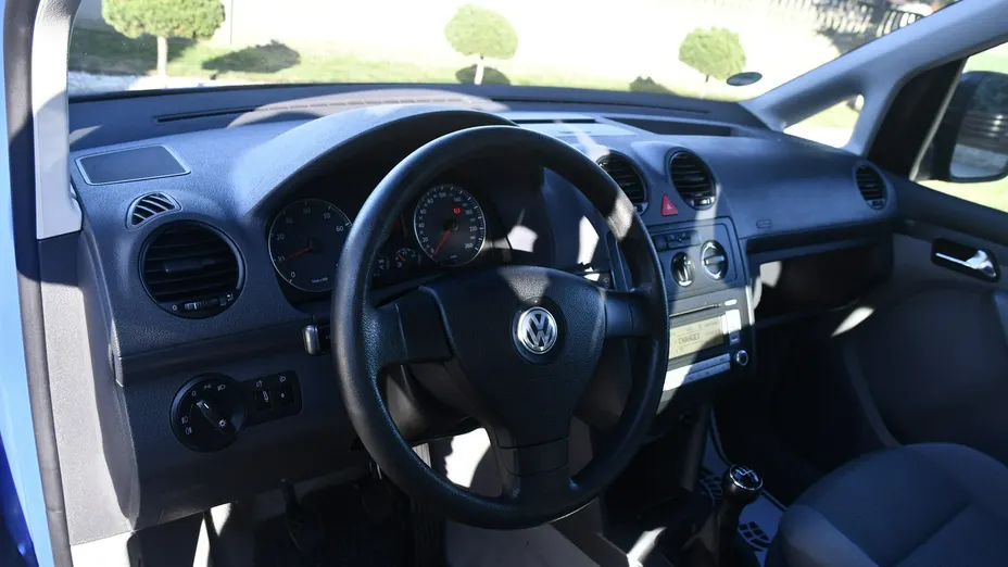 VOLKSWAGEN Caddy -