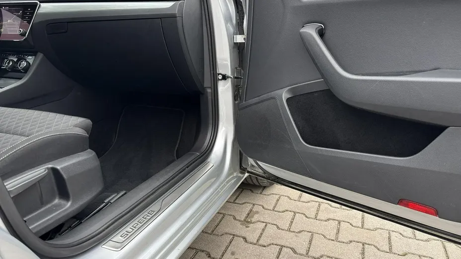 SKODA Superb -