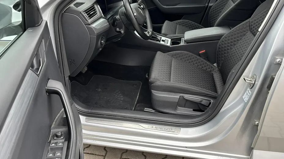SKODA Superb -