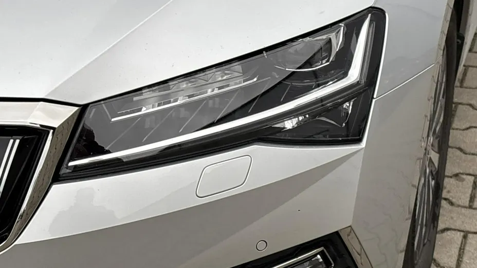 SKODA Superb -