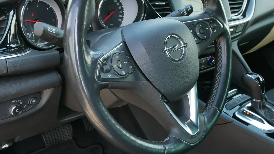 OPEL Insignia -