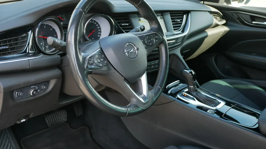 OPEL Insignia -