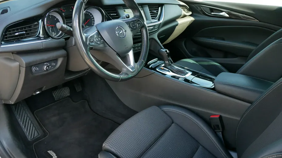 OPEL Insignia -