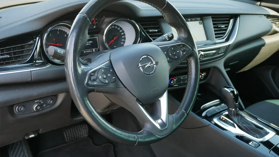 OPEL Insignia -