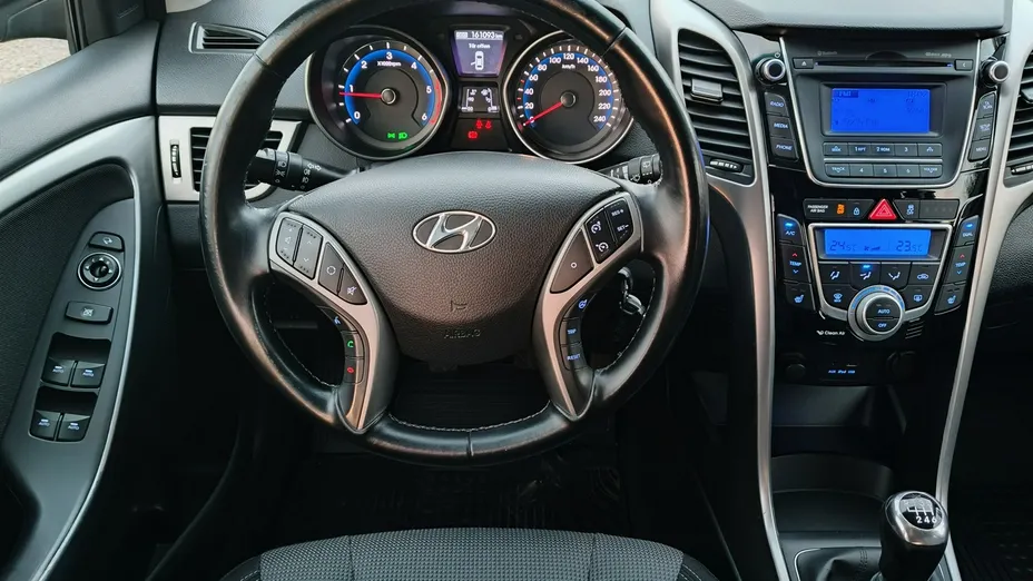 HYUNDAI i30 -