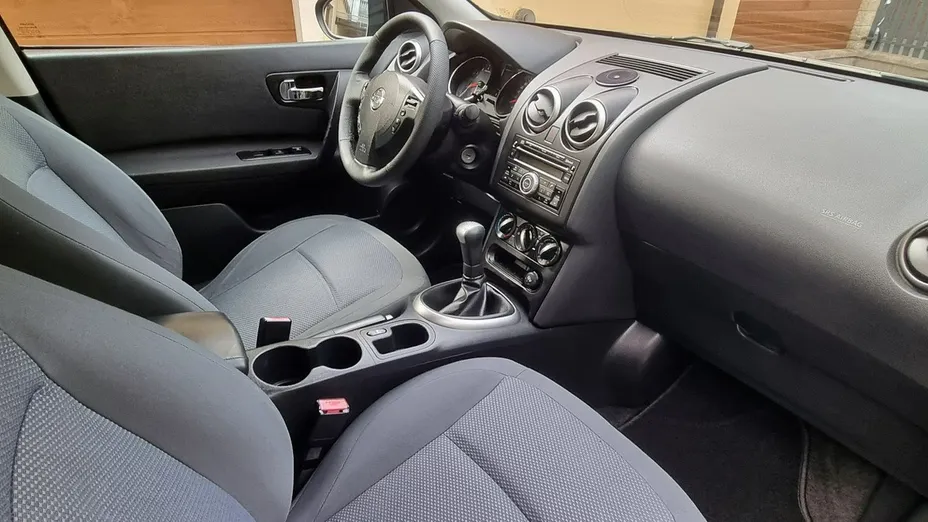 NISSAN Qashqai -