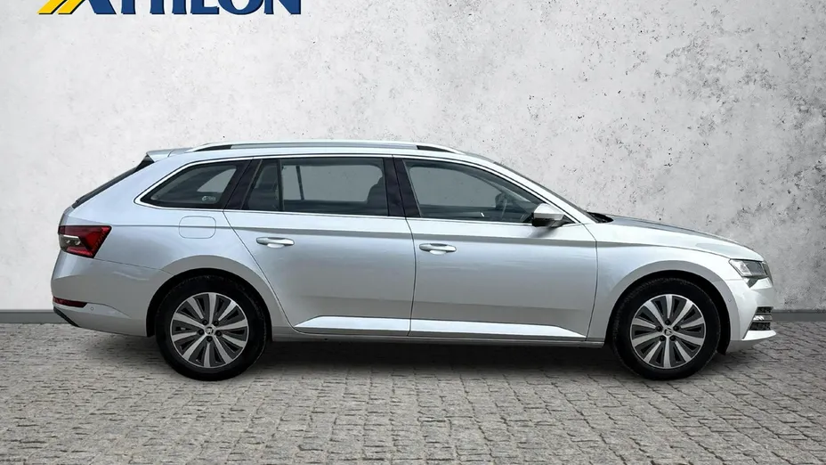 SKODA Superb -