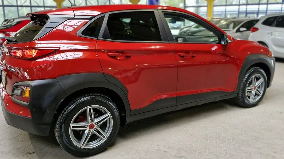 HYUNDAI Kona -