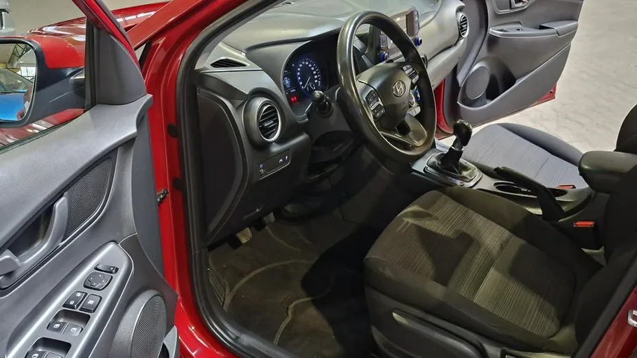 HYUNDAI Kona -