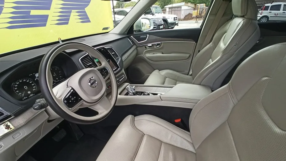 VOLVO XC90 -