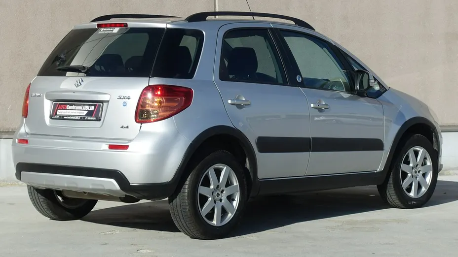 SUZUKI SX4 -