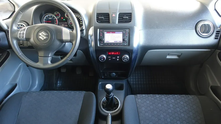 SUZUKI SX4 -