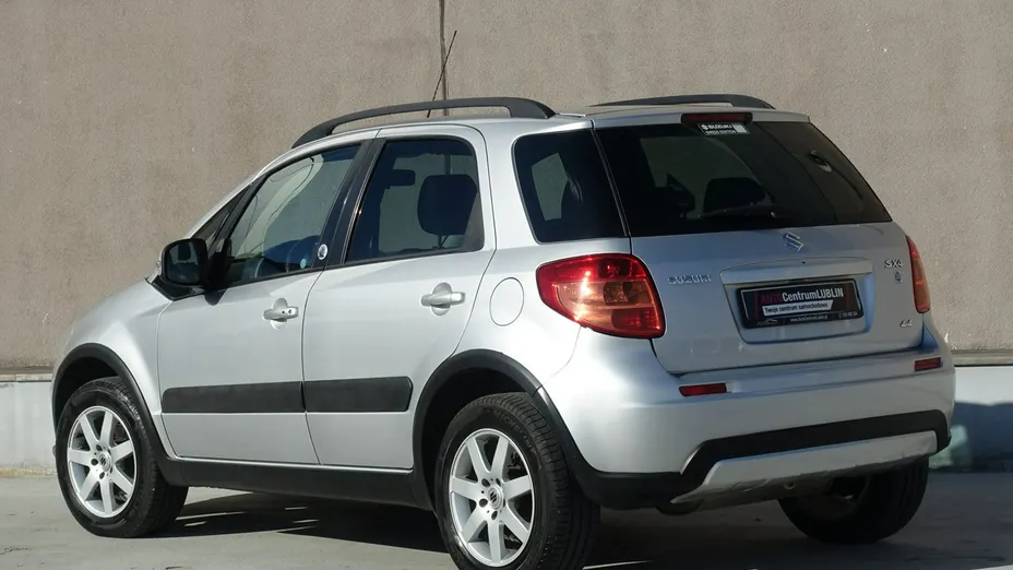 SUZUKI SX4 -