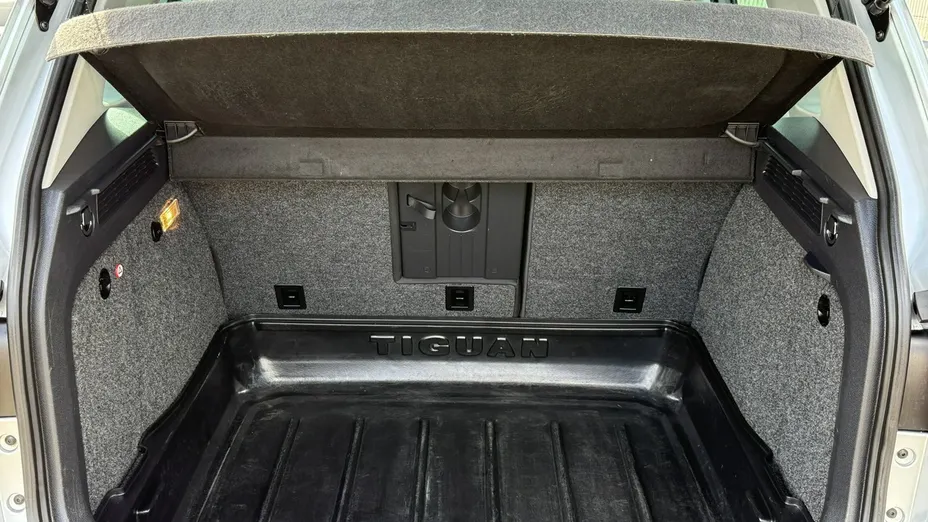 VOLKSWAGEN Tiguan -